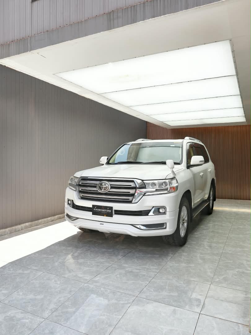 2017 Toyota Land Cruiser 200 image-3