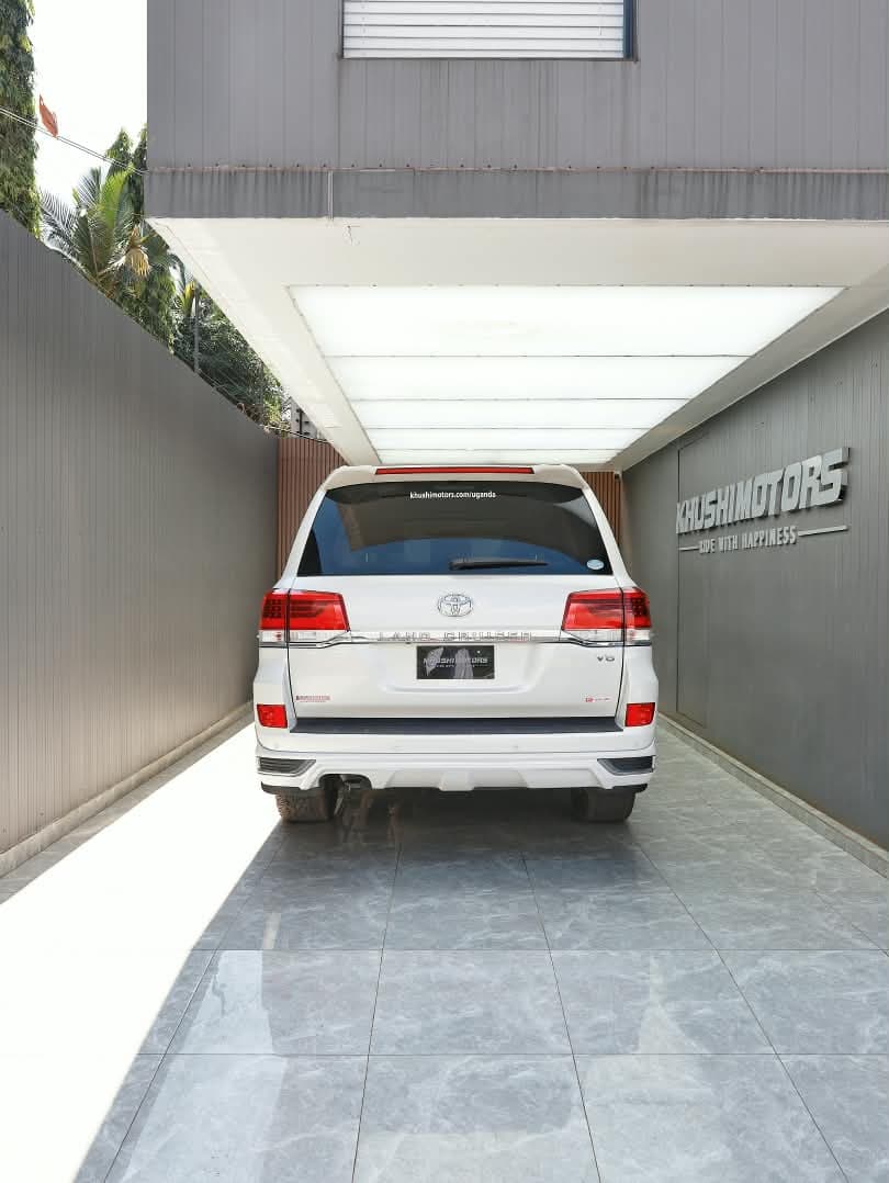 2017 Toyota Land Cruiser 200 image-5