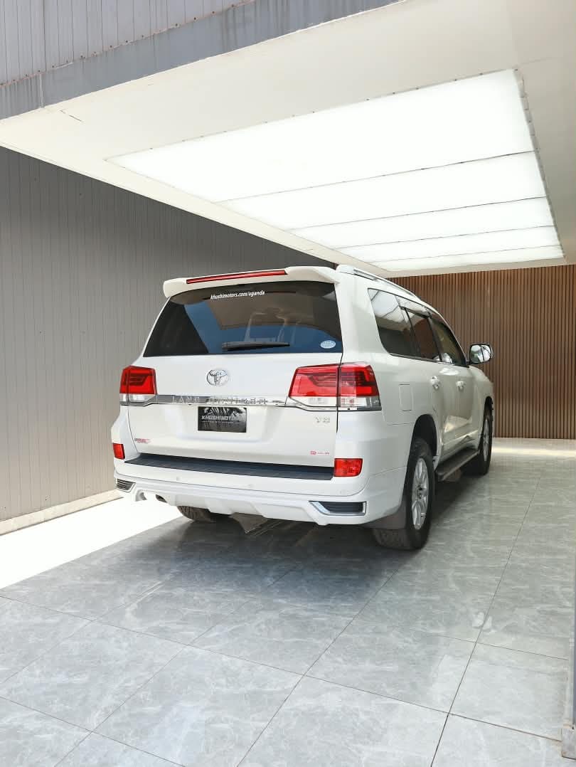 2017 Toyota Land Cruiser 200 image-6