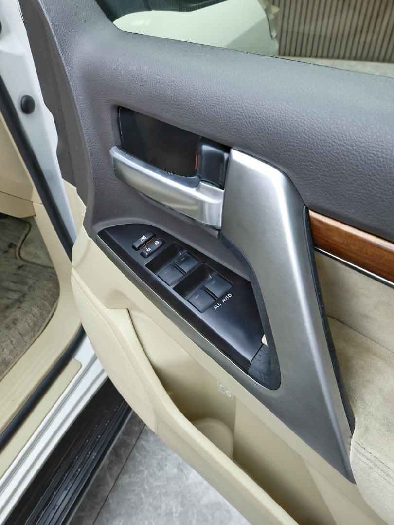 2017 Toyota Land Cruiser 200 image-17