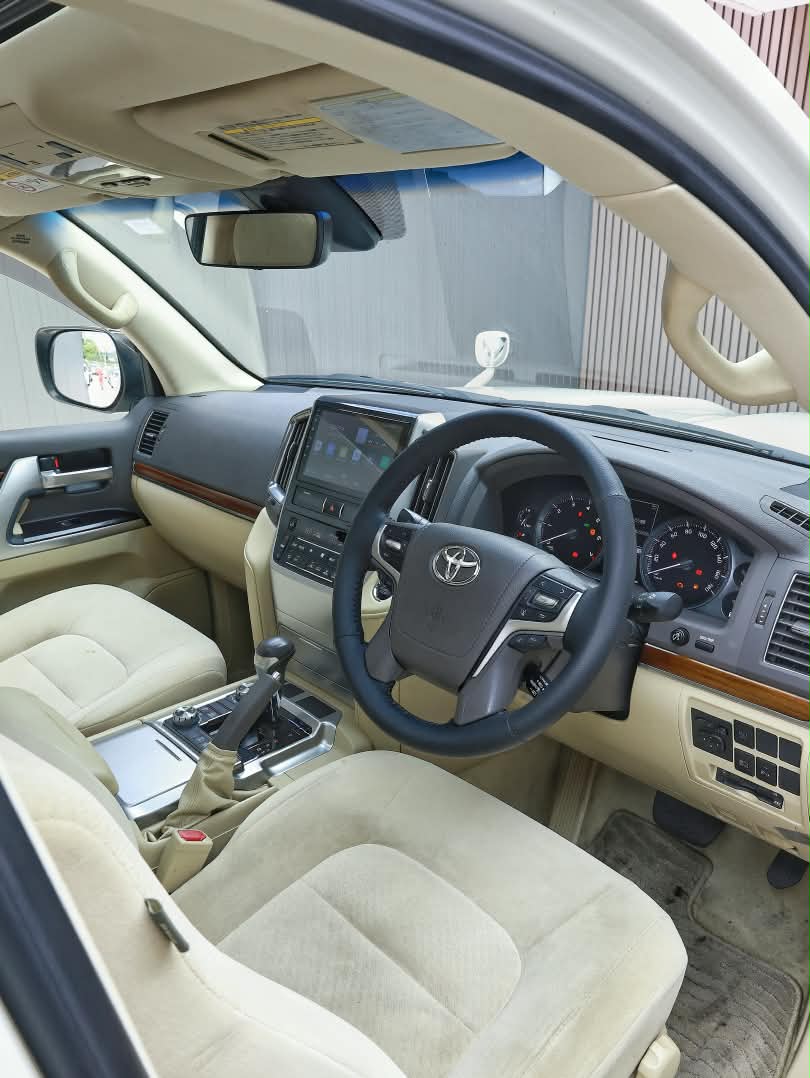 2017 Toyota Land Cruiser 200 image-9