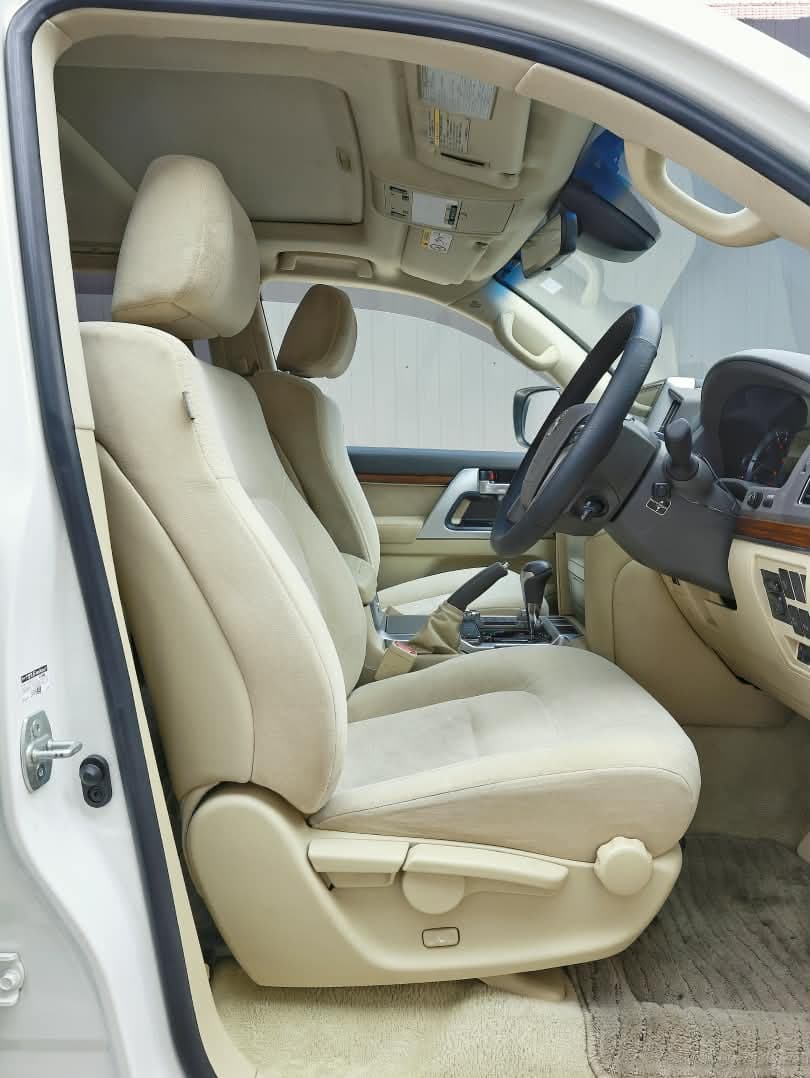 2017 Toyota Land Cruiser 200 image-10