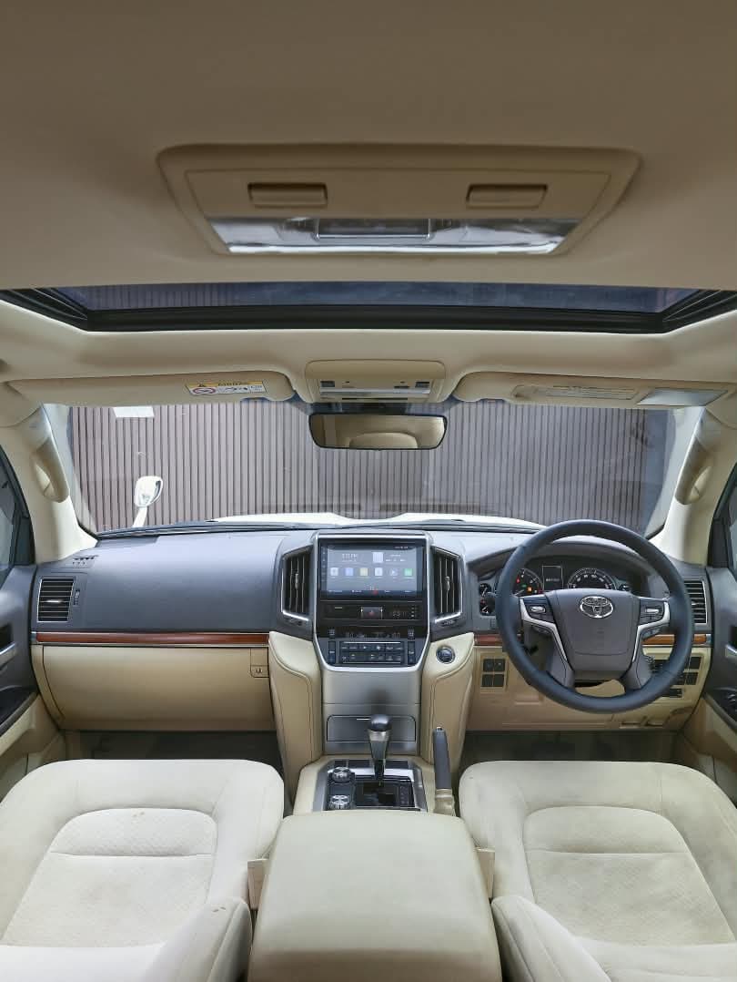 2017 Toyota Land Cruiser 200 image-8