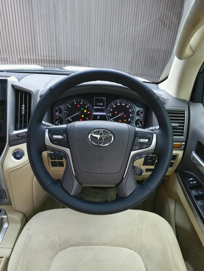 2017 Toyota Land Cruiser 200 image-11
