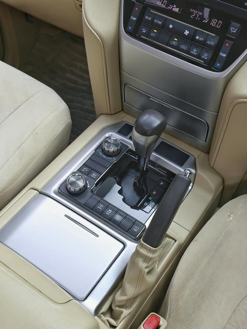 2017 Toyota Land Cruiser 200 image-12