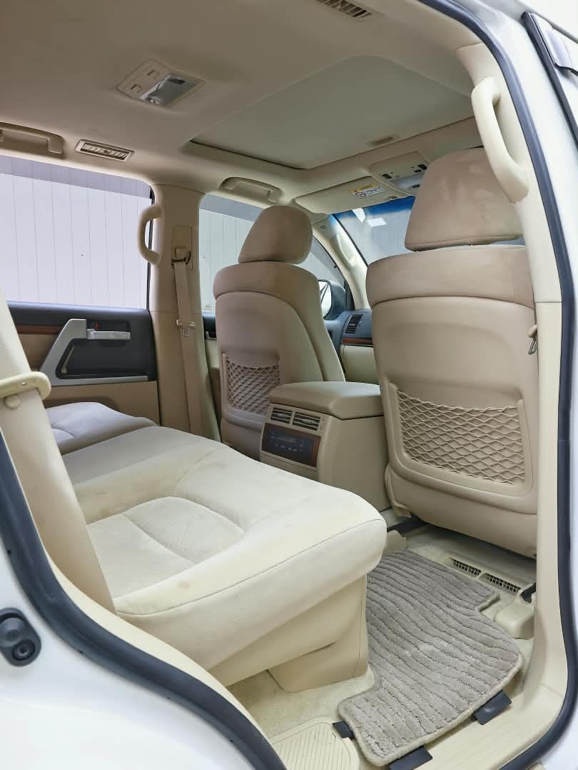 2017 Toyota Land Cruiser 200 image-14