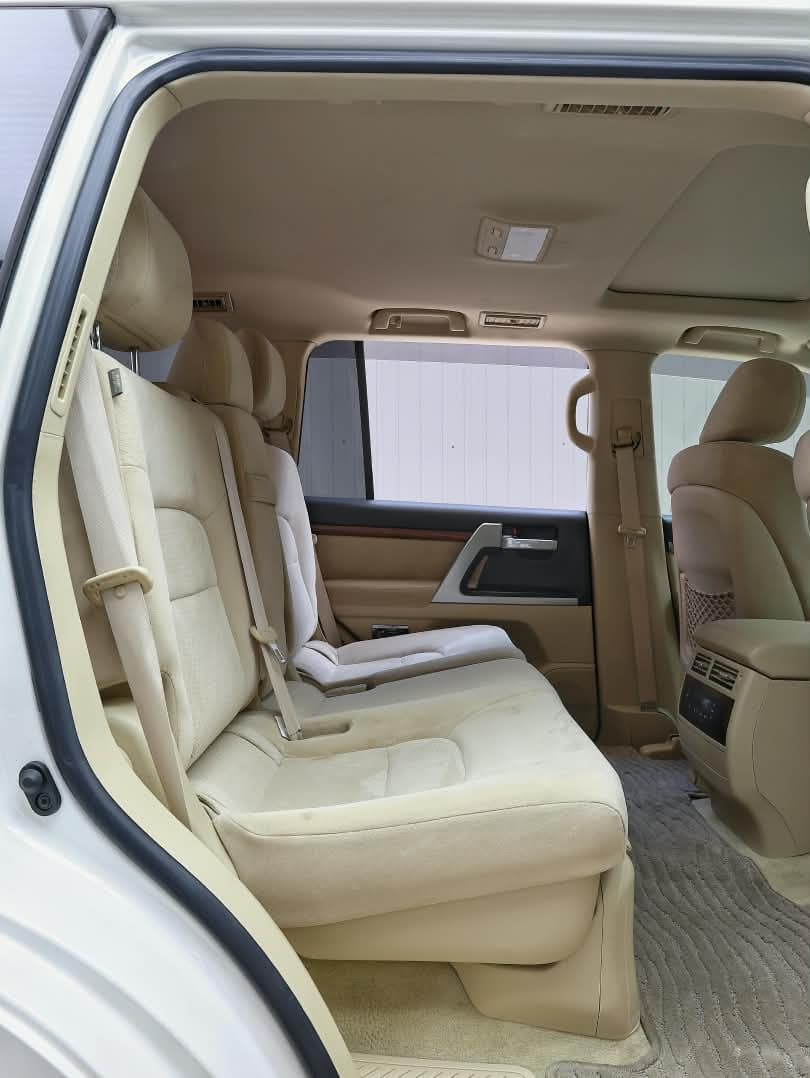 2017 Toyota Land Cruiser 200 image-16