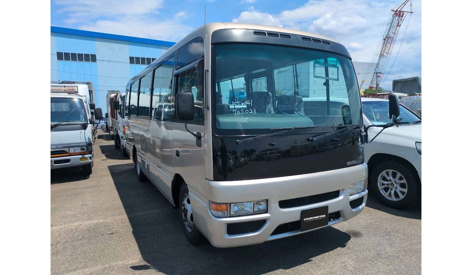 2002 Isuzu Journey MICRO BUS image-1