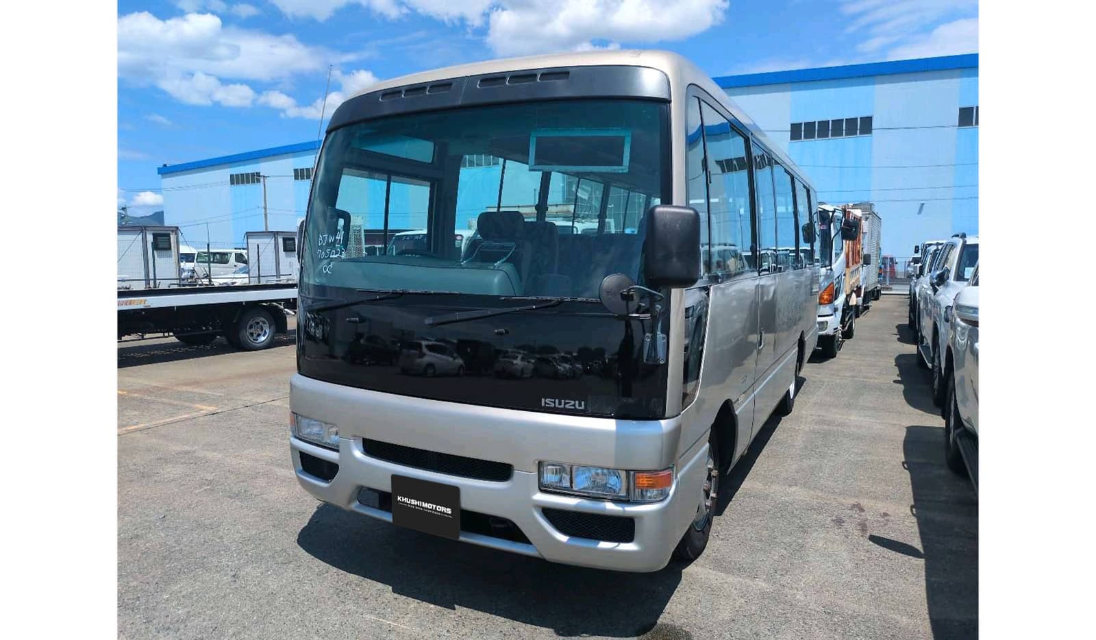 2002 Isuzu Journey MICRO BUS image-2