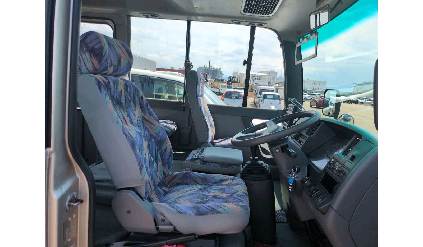 2002 Isuzu Journey MICRO BUS image-8