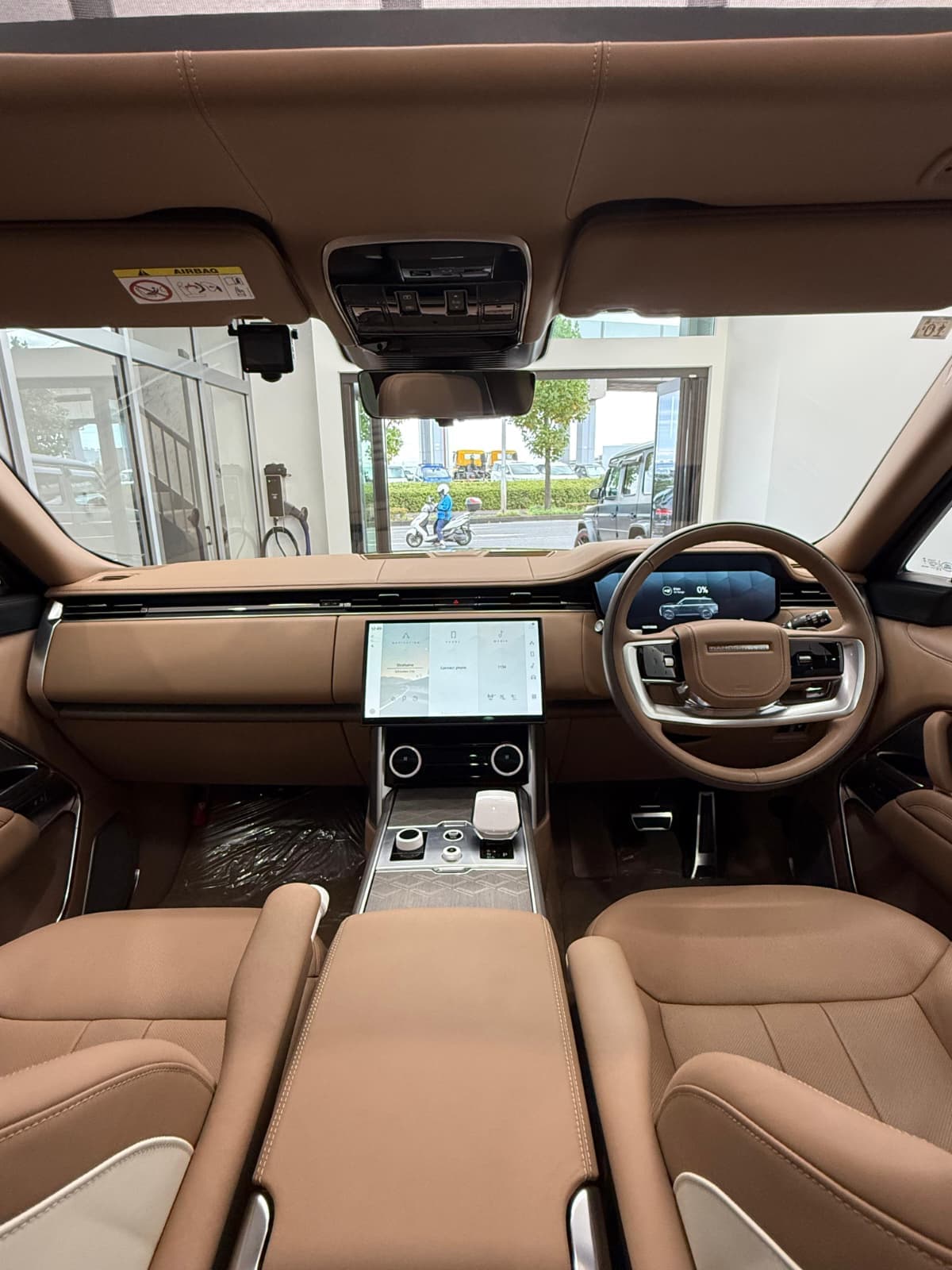 2023 Land Rover Range Rover SV P510E Standard Wheel image-9
