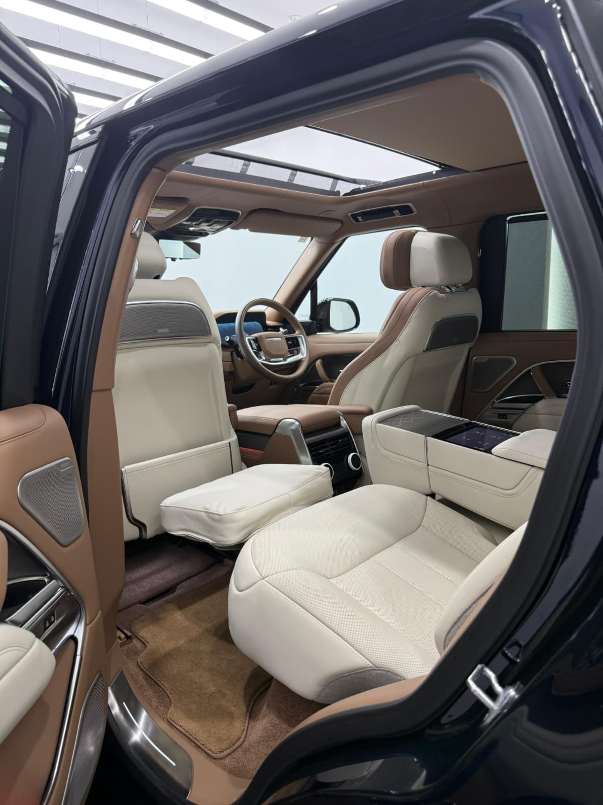 2023 Land Rover Range Rover SV P510E Standard Wheel image-11