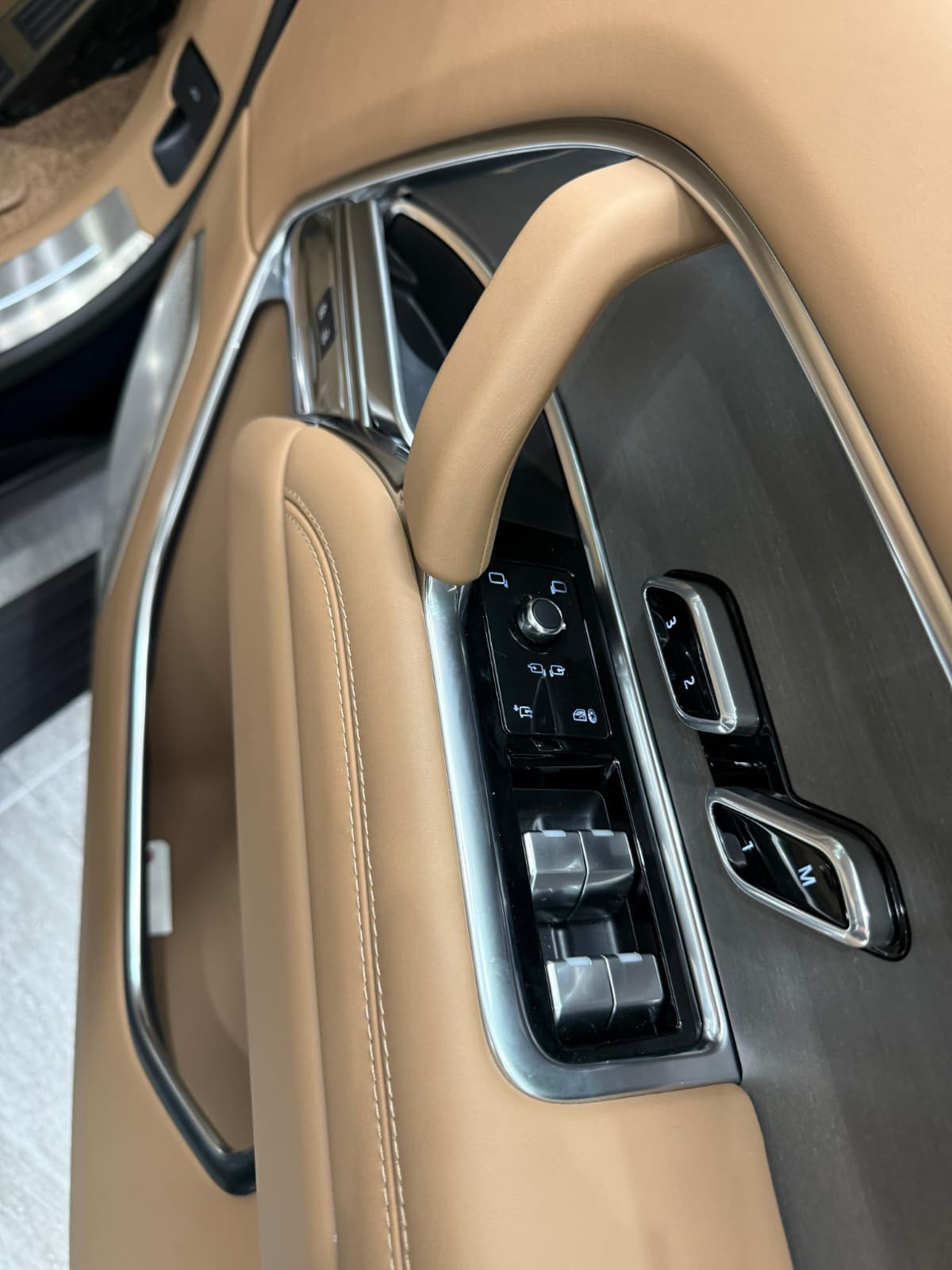 2023 Land Rover Range Rover SV P510E Standard Wheel image-13