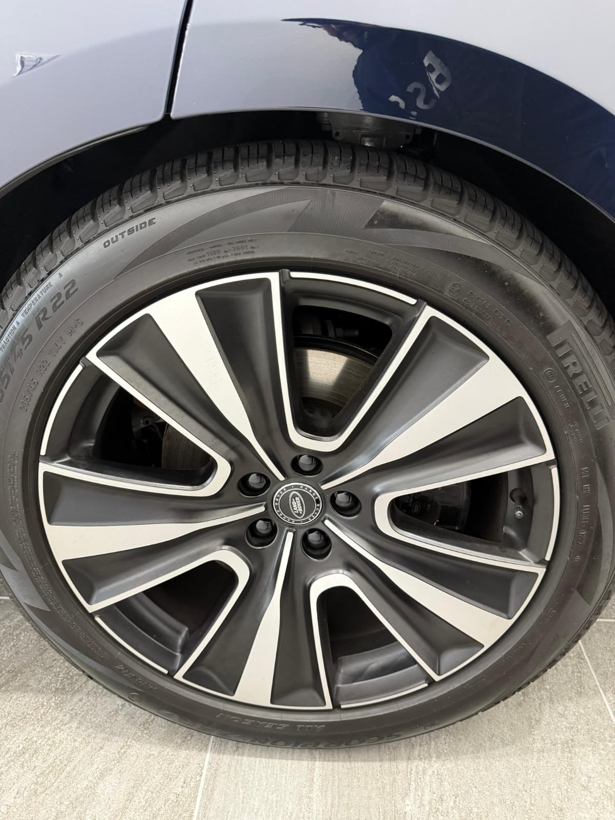 2023 Land Rover Range Rover SV P510E Standard Wheel image-16