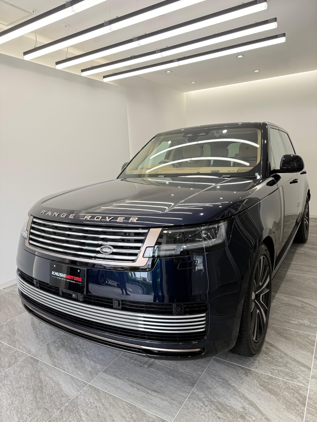 2023 Land Rover Range Rover SV P510E Standard Wheel image-3
