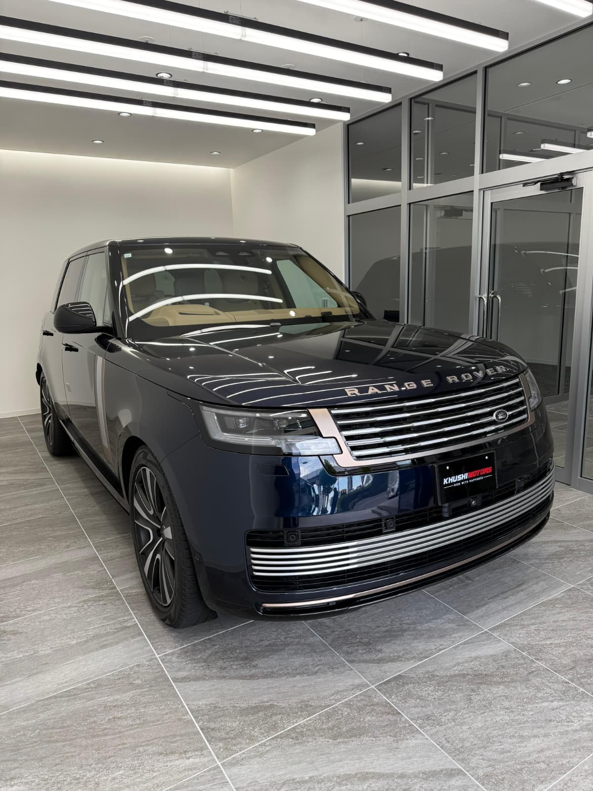 2023 Land Rover Range Rover SV P510E Standard Wheel image-4
