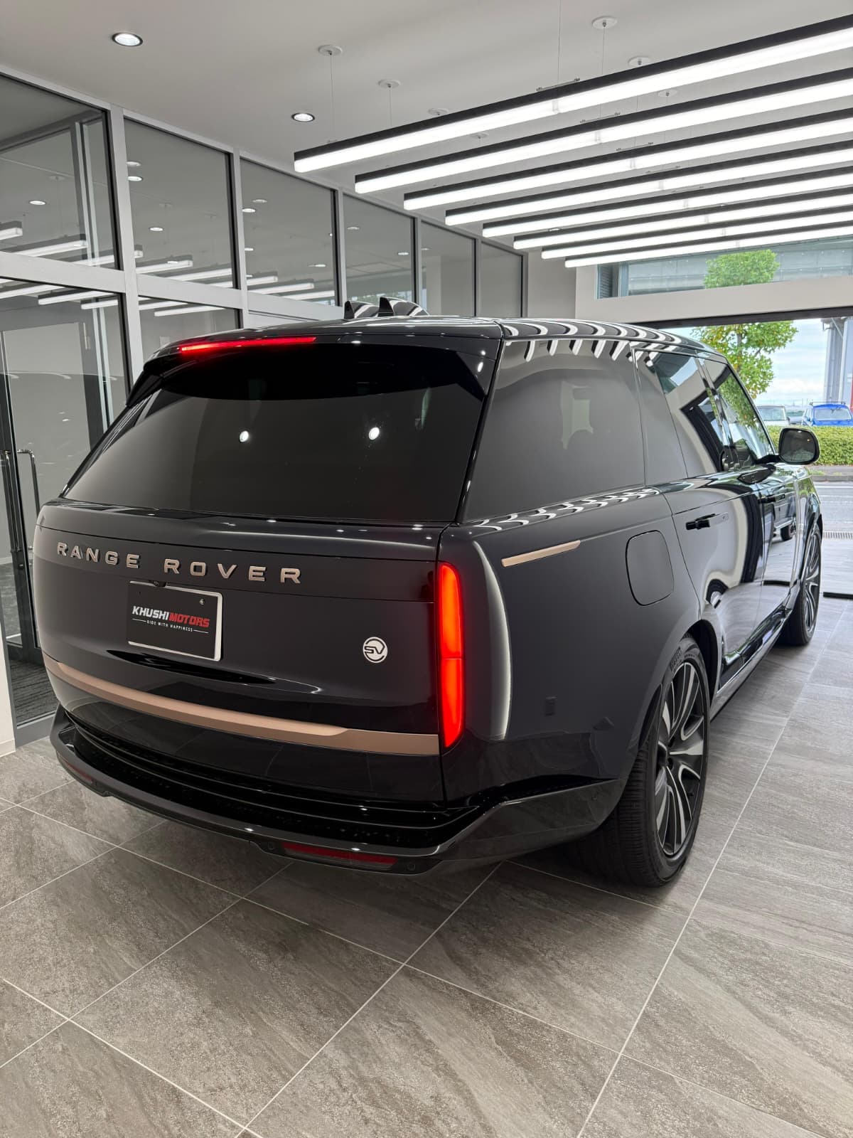 2023 Land Rover Range Rover SV P510E Standard Wheel image-8