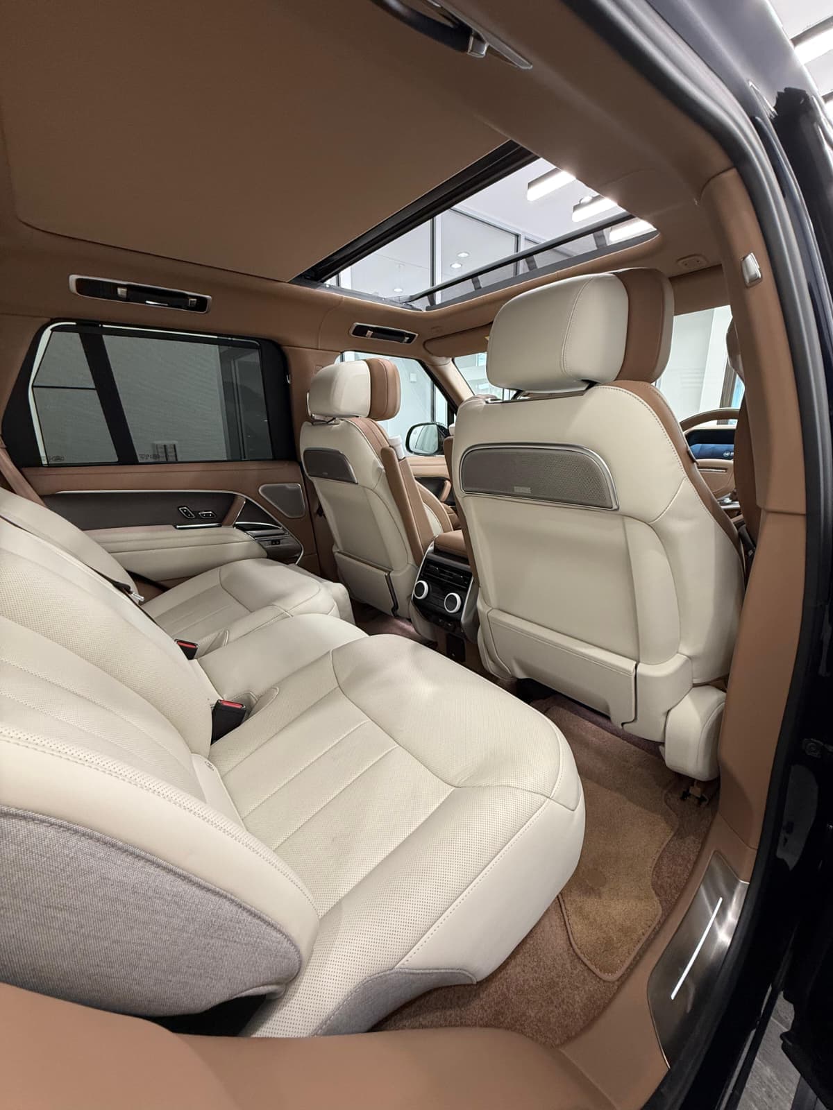 2023 Land Rover Range Rover SV P510E Standard Wheel image-14