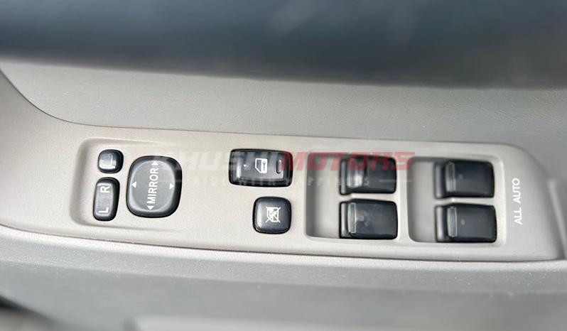 2004 Toyota Hilux Surf image-24