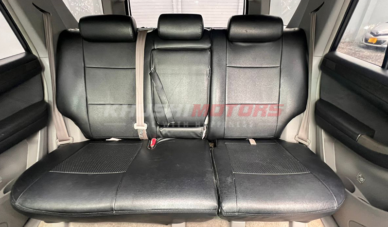 2004 Toyota Hilux Surf image-26