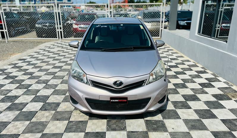 2012 Toyota Vitz image-1