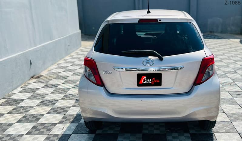 2012 Toyota Vitz image-4