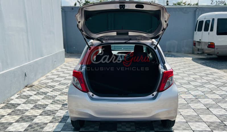 2012 Toyota Vitz image-9