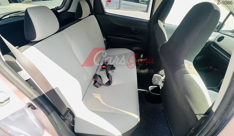 2012 Toyota Vitz image-10