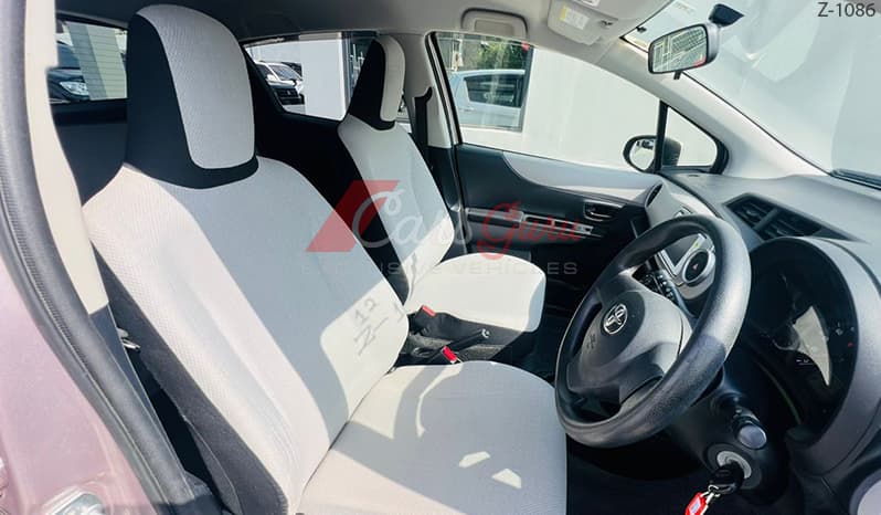 2012 Toyota Vitz image-11