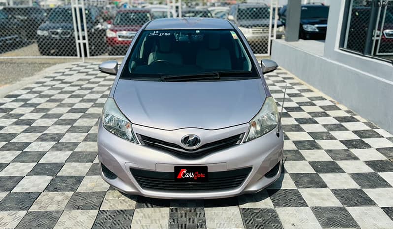 2012 Toyota Vitz image-16