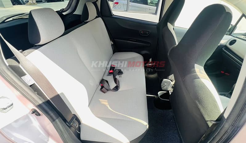 2012 Toyota Vitz image-19