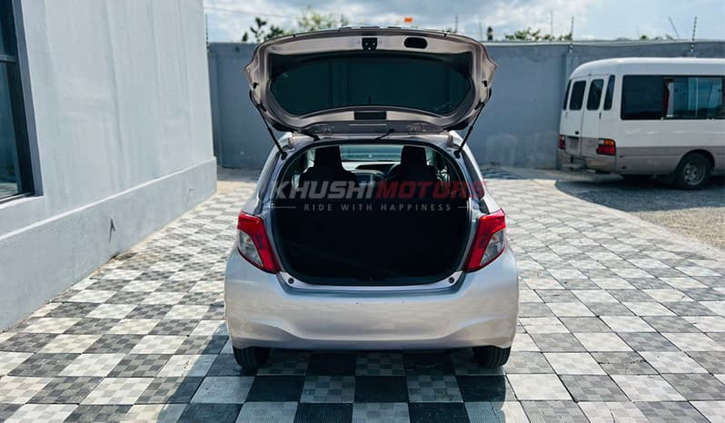 2012 Toyota Vitz image-22
