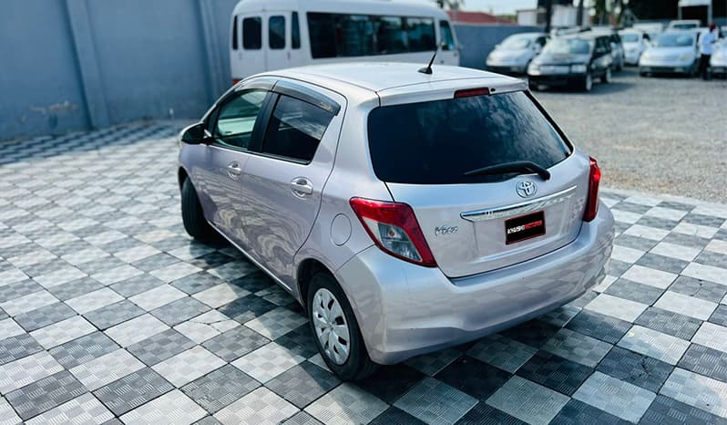 2012 Toyota Vitz image-24