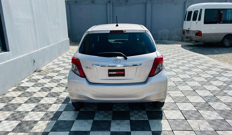 2012 Toyota Vitz image-25