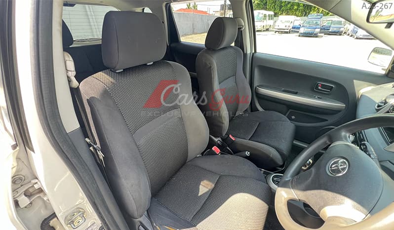 2003 Toyota IST image-9