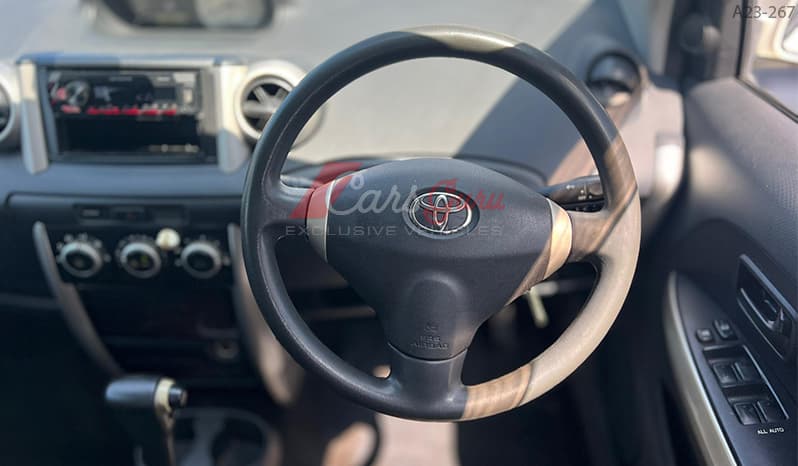 2003 Toyota IST image-12