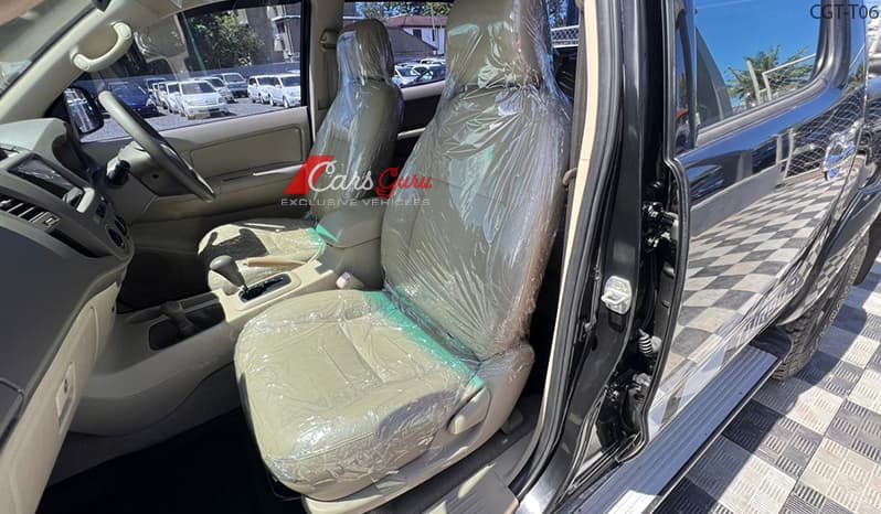 2005 Toyota Hilux Double Cab image-9