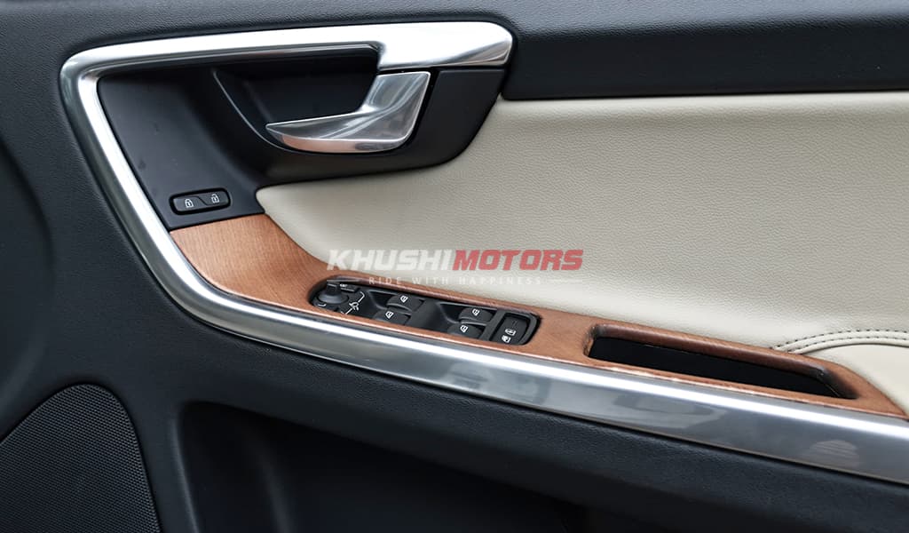 2016 Volvo XC60 image-14