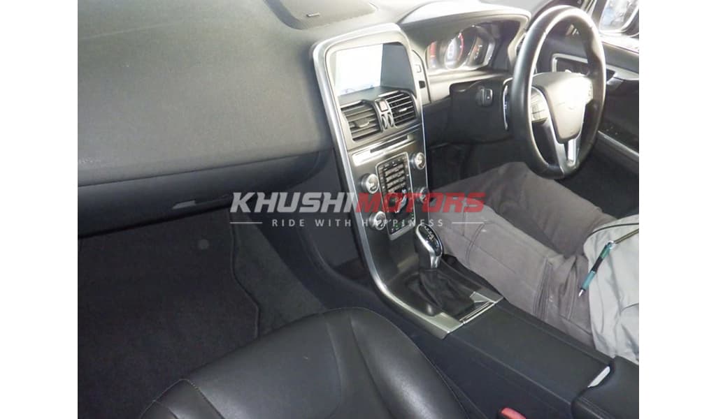 2016 Volvo XC60 image-6