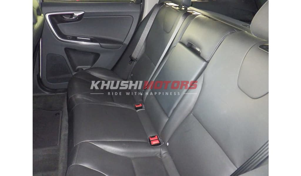 2016 Volvo XC60 image-7