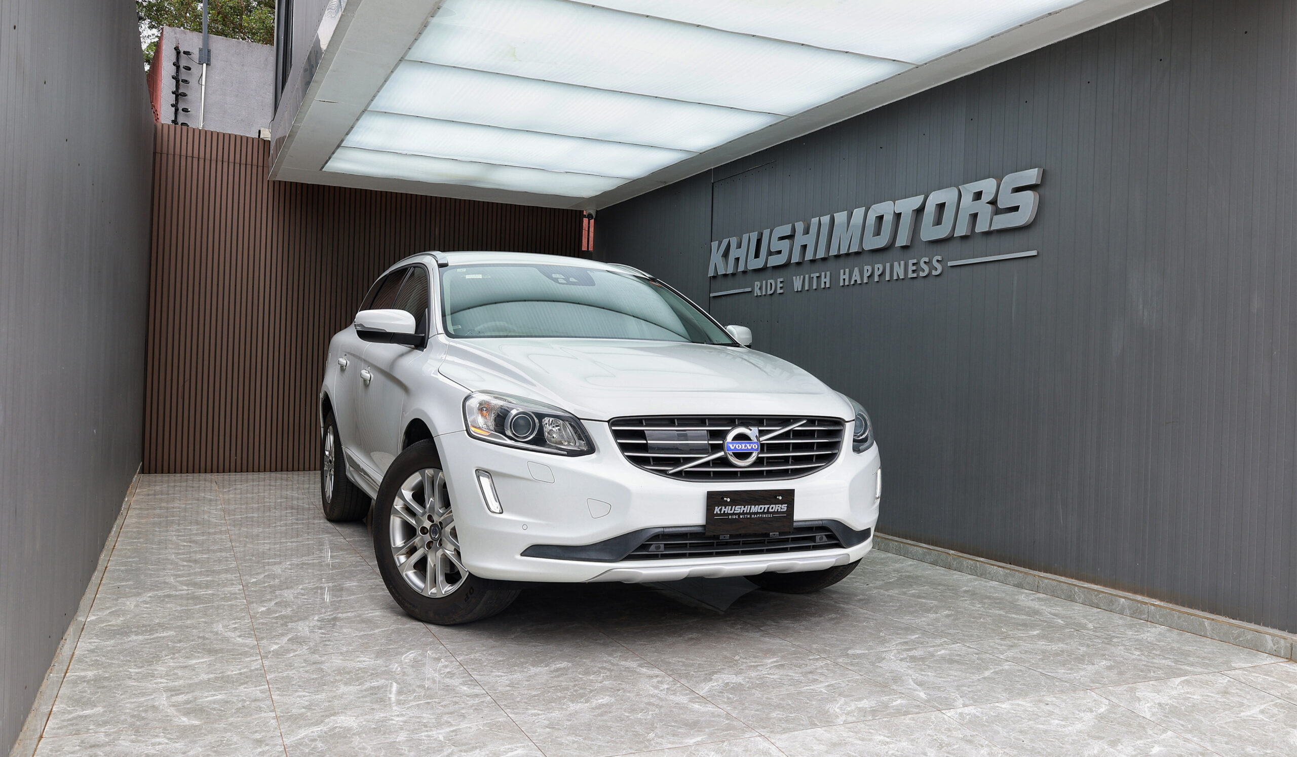 2013 Volvo XC60 T5 Classic image-1