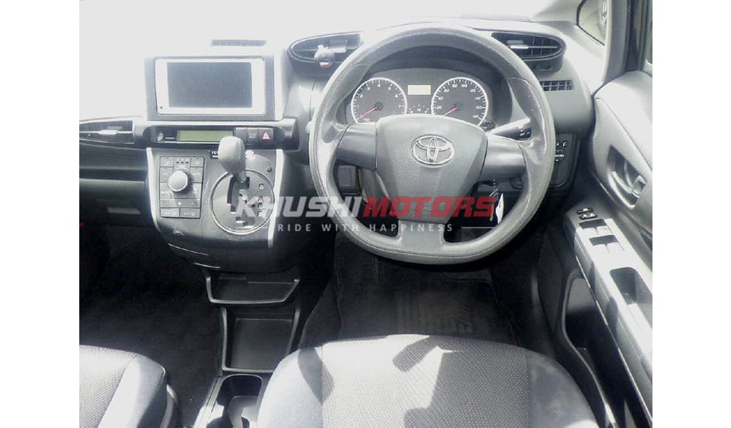 2012 Toyota Wish image-4