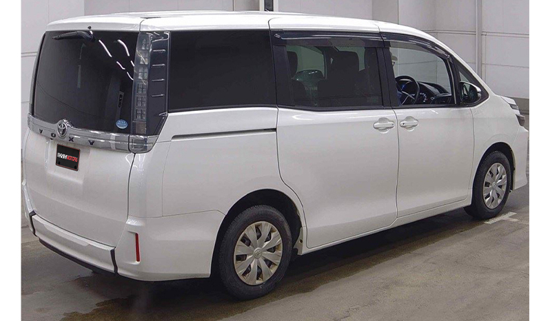 2015 Toyota Voxy image-4