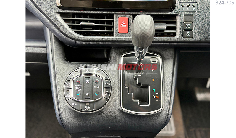 2015 Toyota Voxy image-7