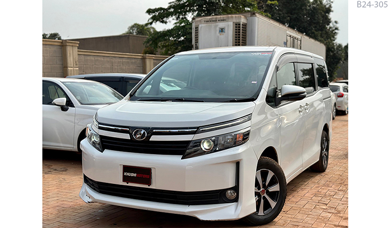 2015 Toyota Voxy image-14