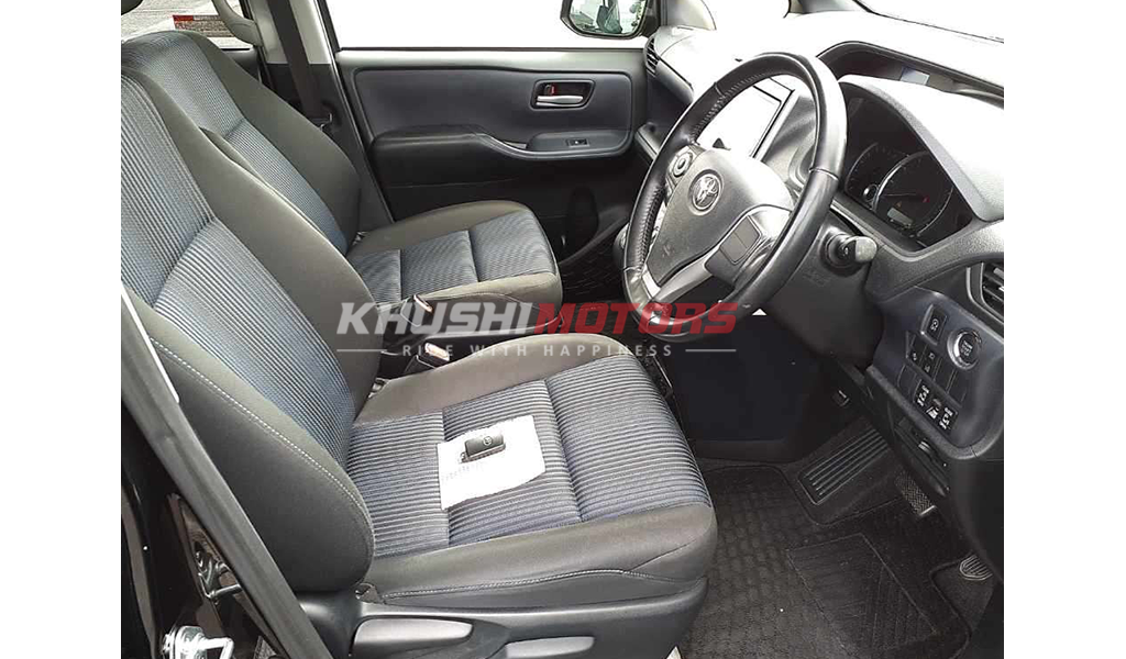 2016 Toyota Voxy image-8