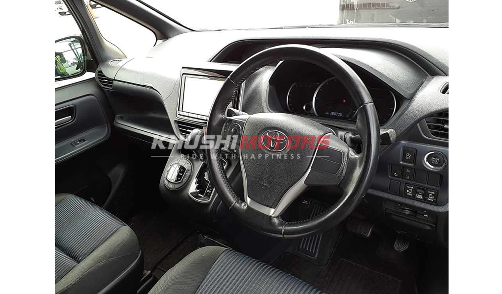 2016 Toyota Voxy image-9