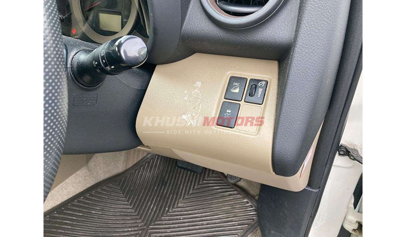 2012 Toyota Vanguard 240S image-3