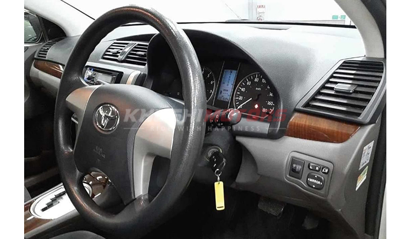2015 Toyota Premio image-6