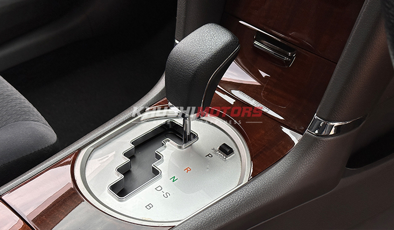 2015 Toyota Premio image-13